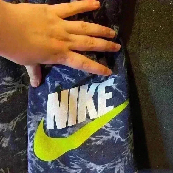 Boys Nike Blue White Tie Dye Cotton Shorts Large - Picture 2 of 4